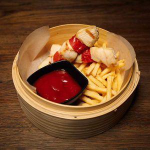 Куриный шашлычок с картофелем фри