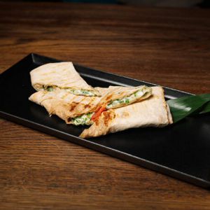 Лаваш сулугуни с томатами и зеленью