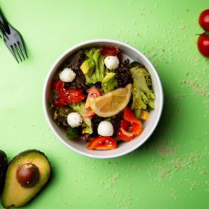 Салат з лососем та Філадельфією