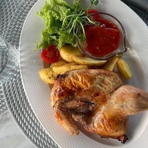 Половина курчати "табака" з картоплею