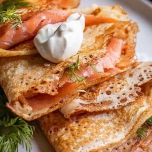 Млинці з лососем та крем-сиром