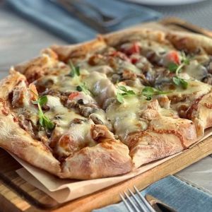 Піца з курочкою та грибами