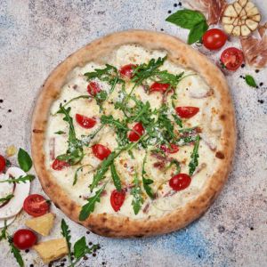Піца Карбонара з помідорами чері та руколою 40 см