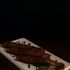 МлинChek з полуницею та вершковим кремом