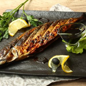Скумбрія на мангалі