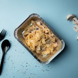 Фетучіні з куркою та грибами