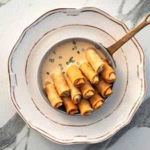 Міні млинці з телятиною та пармезановим соусом