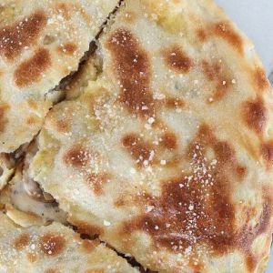 Пиріг з грибами та сиром