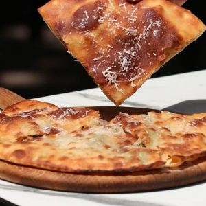 Пиріг з курячим філе, грибами і шпинатом