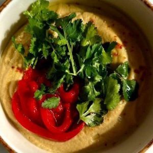 Хумус з печеним болгарським перцем