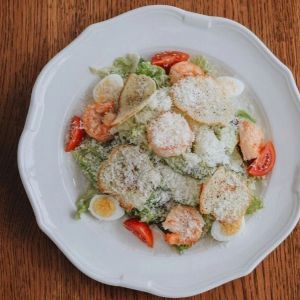 Цезар з тигровими креветками