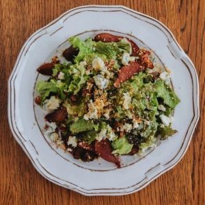 Салат з курячою печінкою та грушею