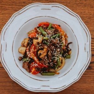 Теплий салат з телятиною