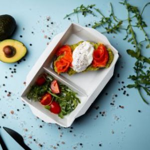 Авокадо-тост із лососем