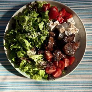 Теплий салат із телятиною