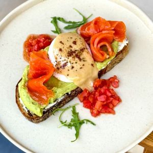 АВО ТОСТ З ЛОСОСЕМ