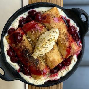 МЛИНЦІ З ДОМАШНЬОЮ РІКОТОЮ ТА ВИШНЕЮ