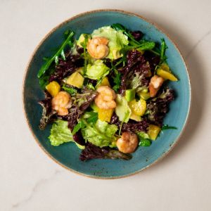 САЛАТ З КРЕВЕТКАМИ ТА АВОКАДО