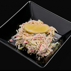 (сурімі, огірки, японський майонез, лимон, кунжут)<br>180 г<br> Кані Сарада