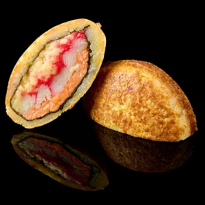 (норі, рис, лосось, сирна маса для запікання, сурімі, ікра масаго, сухарі панко, кляр, соус)<br>315 г<br> Бургер з лососем