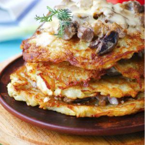 Деруни з грибним соусом