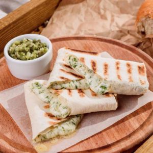 Лаваш із зеленню і сиром сулугуні