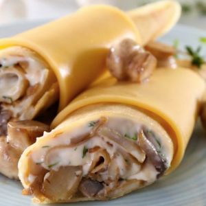 Млинці з куркою та грибами