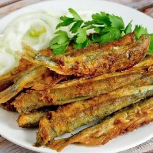 Хрустка мойва в кукурудзяної паниовці