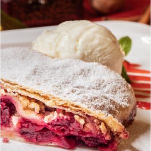 Штрудель з вишнею