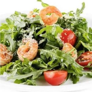 Салат з сьомгою і креветками
