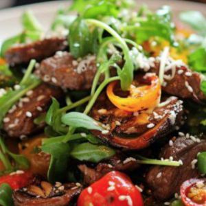 Теплий салат з телятини