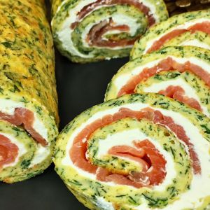 Рулетики із сьомгою