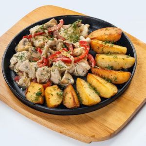 Зі свинини,з картоплею і овочами