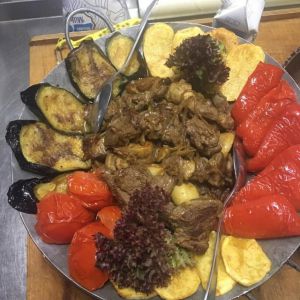 Садж з баранини та овочами