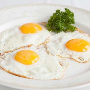 Глазунья з трьох яєць